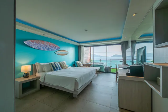 غرفة ديلوكس بسرير كينج بإطلالة على البحر، Zenmaya Oceanfront Phuket, Trademark Collection by Wyndham 8/10