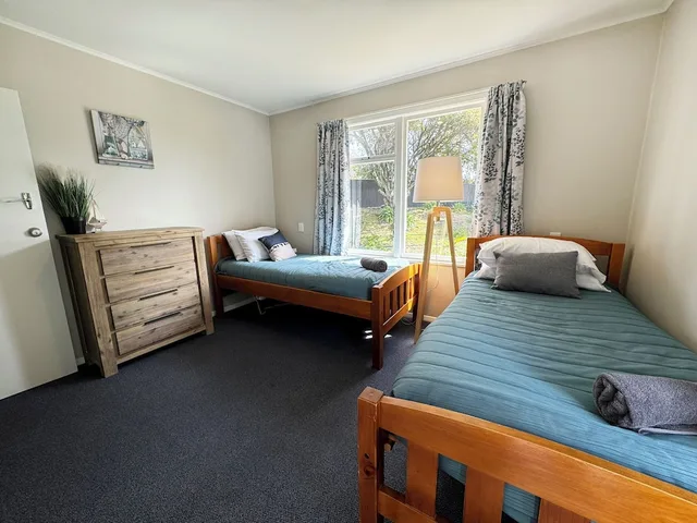 4 Bedrooms, Beach House, 5 Beds, 2 Queen Beds, Sofa, Tahuna Beach Kiwi Holiday Park & Motel 3/10