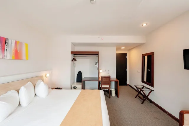 Suite, King Bed, City View, Hotel Hex 1/2