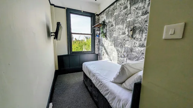 Classic, Single, Westbourne 6/9