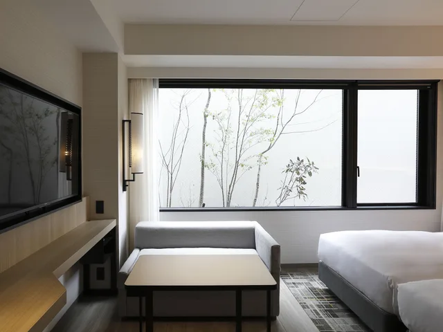 غرفة بسريرين منفصلين بإطلالة على الحديقة مع أريكة بحوض استحمام، Hyatt Place Kyoto 6/8