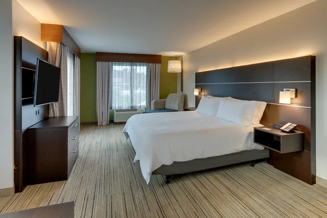 غرفة بسرير كينج، Holiday Inn Express & Suites Corbin, an IHG Hotel 2/6