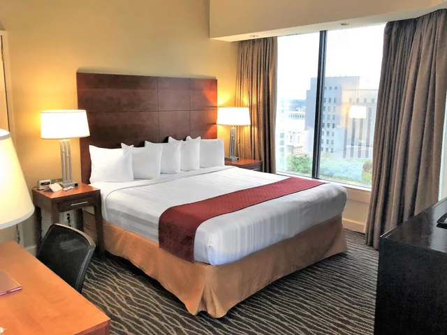 غرفة قياسية بسرير كينج بإطلالة على المدينة، Blake Hotel New Orleans, BW Signature Collection 1/3