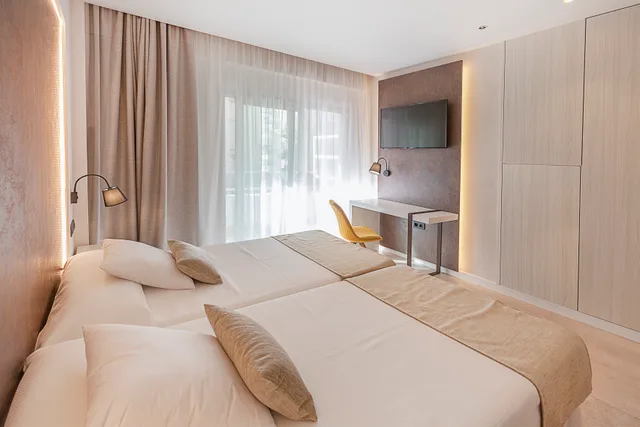 غرفة قياسية بسرير مزدوج، Benidorm Centre - Adults Only 1/3