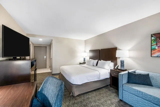 غرفة بسرير كينج مع أريكة لذوي الإعاقة، Hampton Inn Milledgeville 2/6