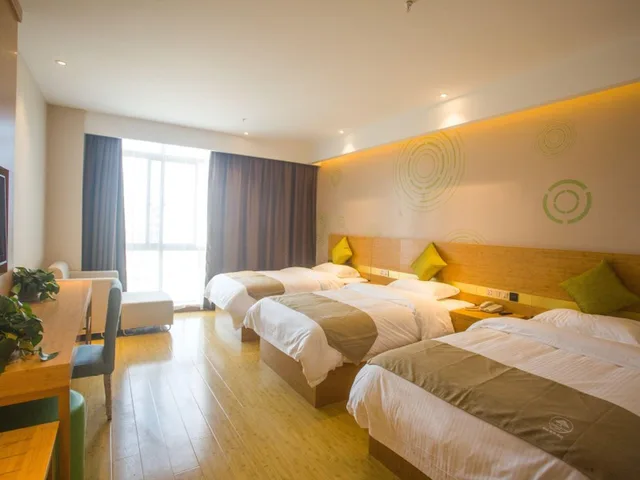 غرفة عائلية بثلاثة أسرّة، GreenTree Inn Hefei Lujiang County NO.1 Jin Street Express Hotel 1/1