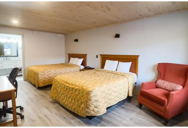 غرفة بسرير كوين بإطلالة على النهر، Tennessee Mountain Lodge Riverside by OYO 3/5