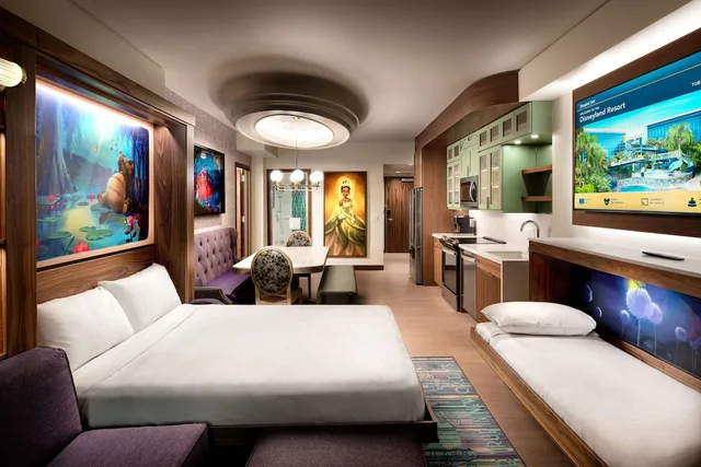 2 Bedrooms, Villa, King Bed, 1 Queen and 2 Queen Beds, Queen Murphy Bed, Preferred View، The Villas At Disneyland Hotel 1/1