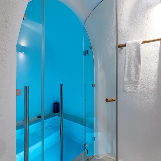 Interior, Iconic, Suite, Sea View, Plunge Pool, Jetted Tub، Iconic Santorini 5/6