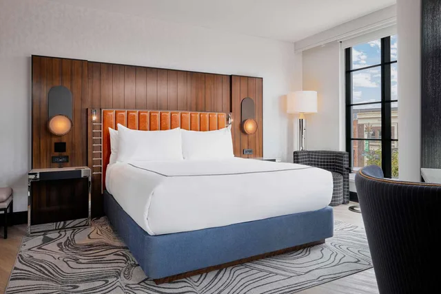 غرفة ديلوكس ركنية بسرير كينج، The Godfrey Detroit, Curio Collection by Hilton 1/3