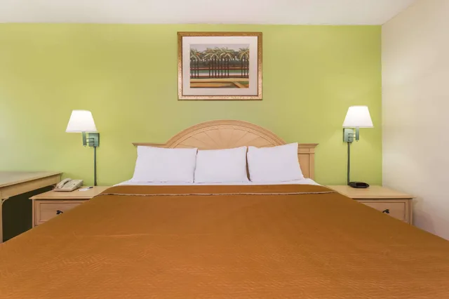 غرفة قياسية بسرير كينج للمدخنين، Travelodge by Wyndham Cordele 3/5