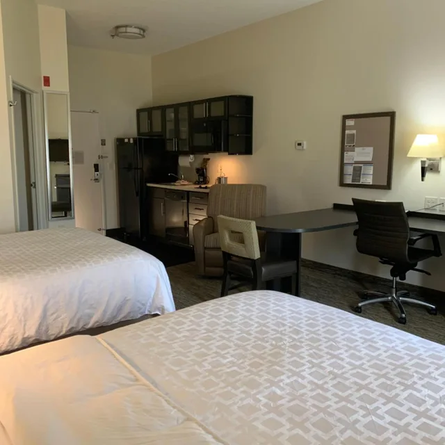 غرفة بسرير كوين مع أريكة لذوي الإعاقة، Candlewood Suites Fargo N Dakota State University 5/8