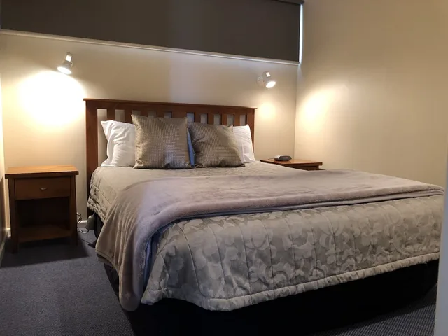 Motel, 2 Rooms, Studio, 2 Queen Beds, Lake View، MANAPOURI LAKEVIEW MOTOR INN 1/2