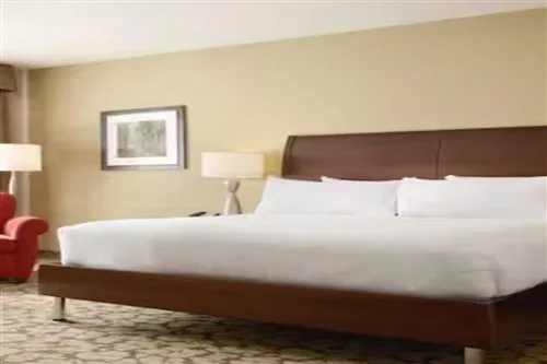 جناح لذوي الإعاقة، Hilton Garden Inn Boston Logan Airport 1/2