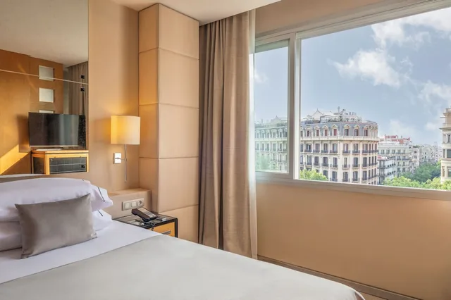 Junior Suite, City View, Hotel Hesperia Barcelona Presidente 1/8