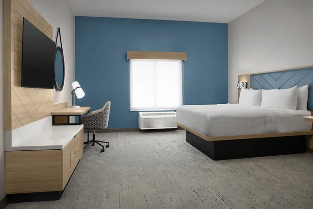 Standard, King Bed, Accessible, Holiday Inn Express Hotel And Suites Dfw West Hurst 2/8