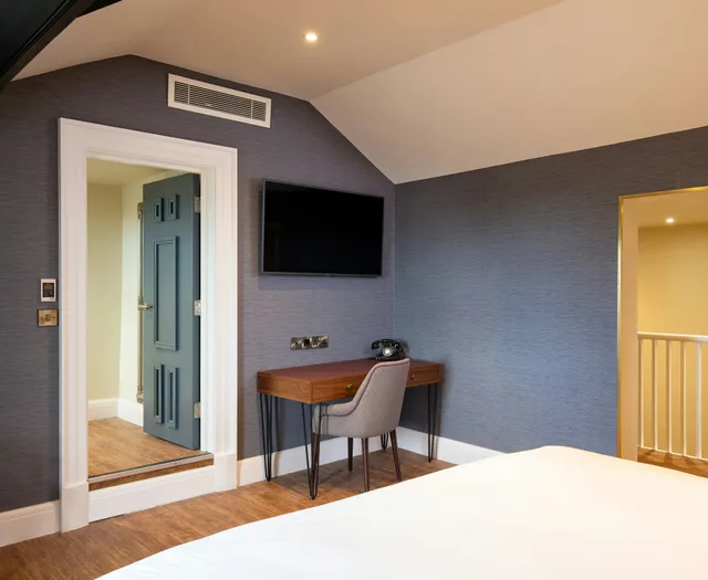 Suite, Attic، Elmbank York, Tapestry Collection by Hilton 5/8