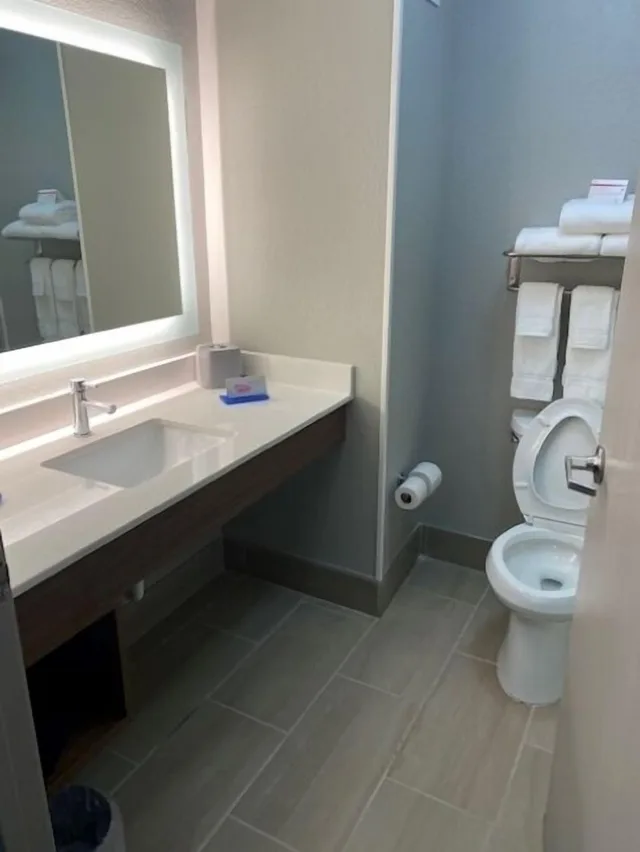 غرفة قياسية بسرير فردي، Holiday Inn Express Hotel And Suites Enterprise 6/9