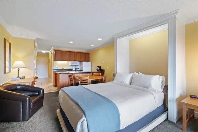 1 Bedroom, Suite, 2 Queen Beds, Ocean Front، Tolovana Inn 1/10