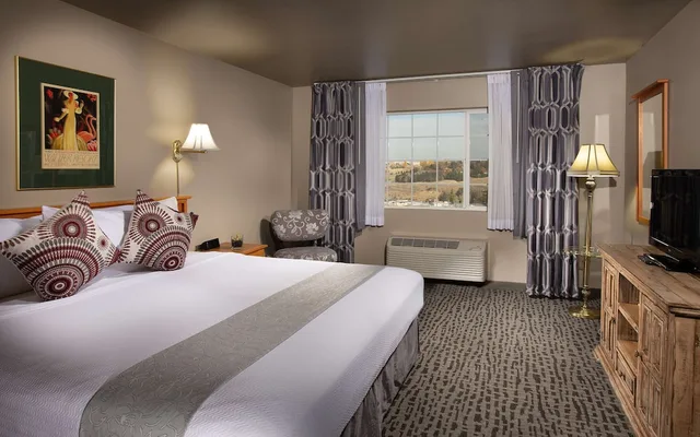 Coast, King Bed, City View، Coast Hilltop Inn 1/5