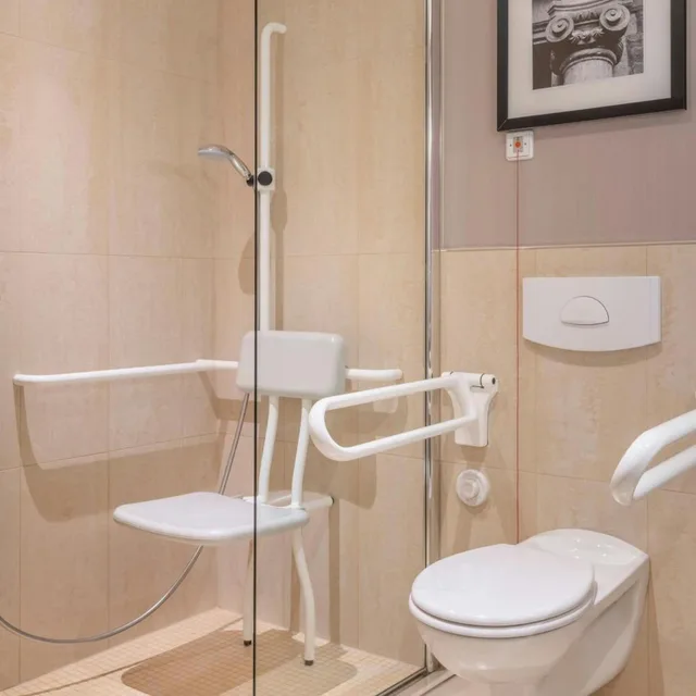 غرفة قياسية بسرير كينج، Marriott Cologne 3/6