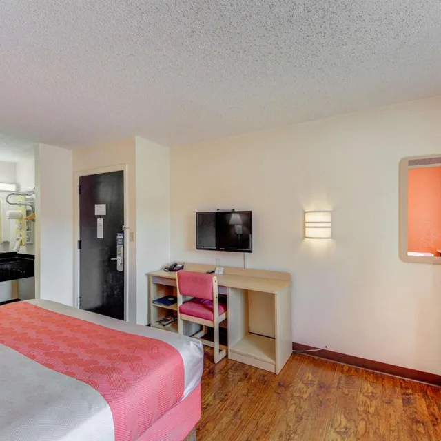 غرفة بسرير كينج للمدخنين، Motel6 Wichita, Kansas 8/10