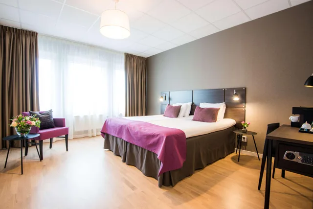 غرفة بسرير كينج، Best Western Plus Park Airport Hotel 2/5