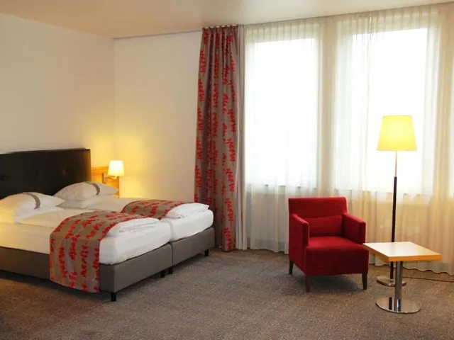 Room, Double Bed, Accessible, Holiday Inn Frankfurt Airport Neu Isenburg 3/4