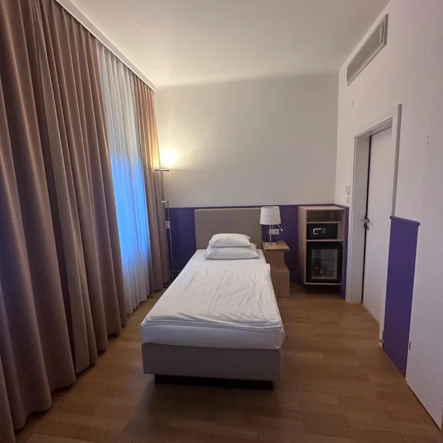 غرفة مفردة، Hotel Caroline 4/8