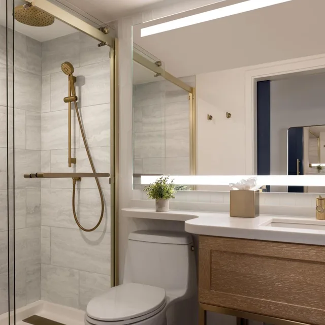 Renovated, Junior Suite, King Bed, City View، The Sunny Miami Sunny Isles Beach, Curio Collection by Hilton 2/3