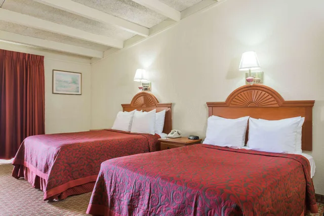 Room, 2 Queen Beds, Balcony, Days Inn by Wyndham Ocala North 1/1