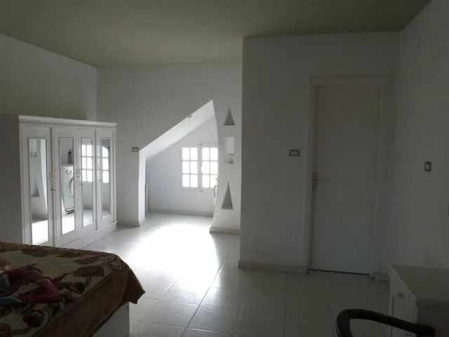 غرفة بسرير كوين بإطلالة على النهر بغرفة نوم واحدة، 555 Studios & Flats 6/9