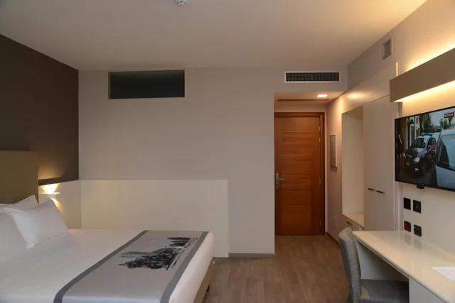 غرفة بسرير كوين، Albergo Roma, Bw Signature Collection 3/5