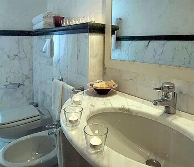 غرفة سوبيريور بسرير كوين بشرفة، Hotel Michelangelo and Day SPA 2/2