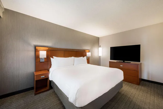 جناح بسرير كينج بغرفة نوم واحدة، Sonesta Select San Jose Airport 1/2