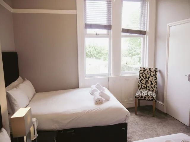 Executive, Suite, 1 Single and 3 Double Beds، Hotel Anfield 9/10