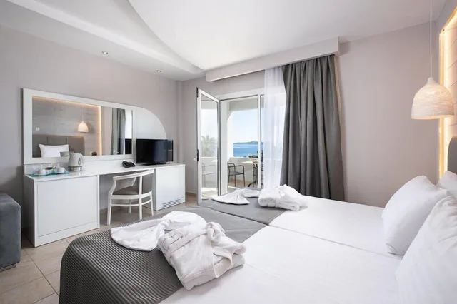 جناح جونيور بسرير مزدوج بإطلالة على البحر، Alexandros Palace Hotel and Suites 10/10