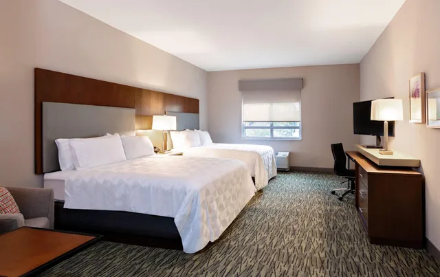Standard, Multiple Beds, Extra Floor Space, Bathtub، Holiday Inn Tallahassee E Capitol - Univ 1/3
