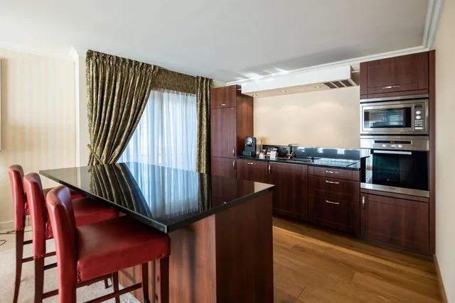 جناح رئاسي، Royal Plaza Montreux Hotel 2/3