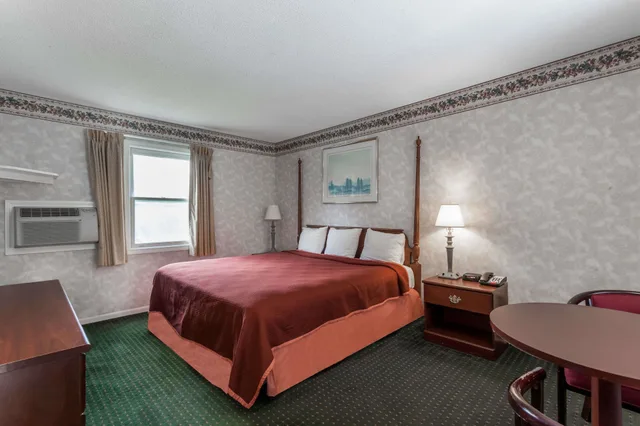 غرفة قياسية بسرير كينج، Travelodge by Wyndham Great Barrington Berkshires 2/10