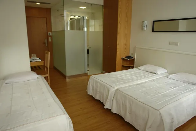 غرفة سوبيريور ثلاثية بسرير فردي، Universal Hotel 1/5