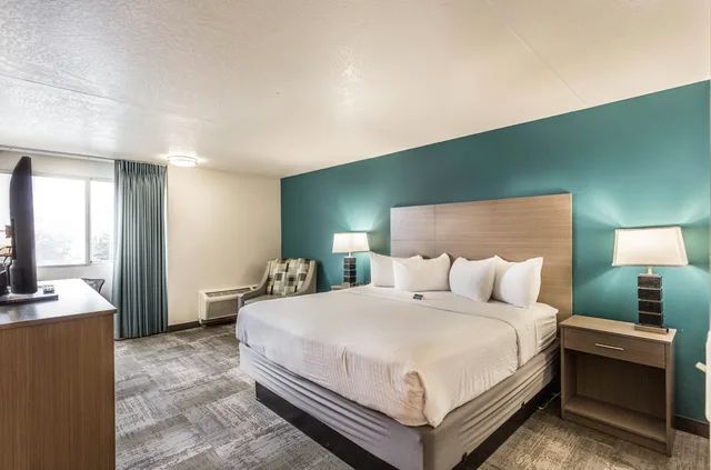 غرفة بسرير كينج، EverSpring Inn and Suites 1/1