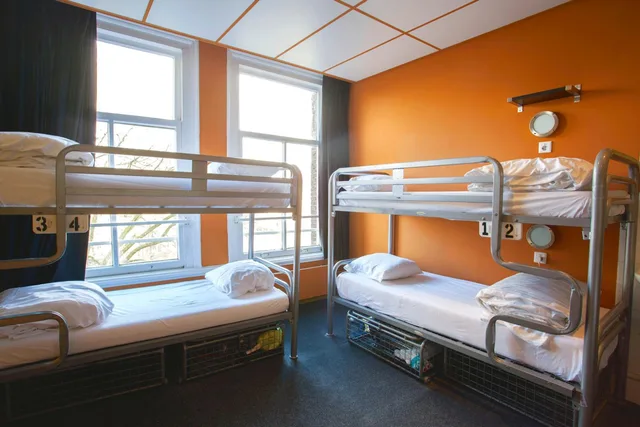 Mixed Dorm, 8 People، Flying Pigs Uptown Hostel Amsterdam 1/2