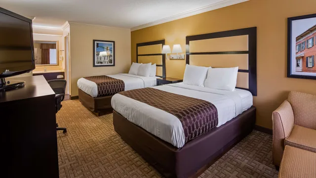 غرفة قياسية بسريرين كوين، Best Western Inn & Suites Byron 2/3