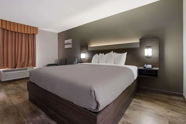 غرفة بسرير كينج للمدخنين، Quality Inn Fort Jackson 4/5