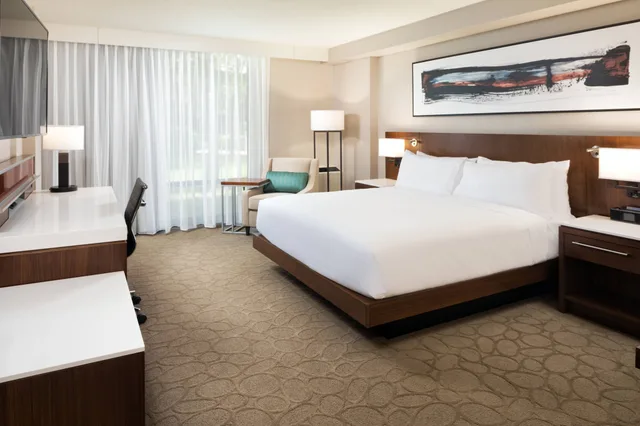 غرفة بسرير كينج، Delta Hotels Minneapolis Northeast 8/11
