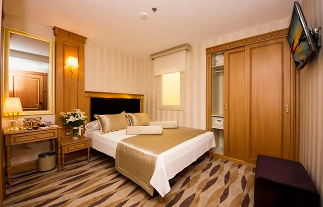 غرفة قياسية رباعية، Aprilis Hotel 1/2