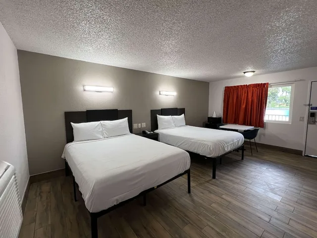 غرفة ديلوكس بسريرين كوين للمدخنين، Motel6 Orange, CA - Anaheim 2/10