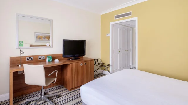 غرفة بسرير مزدوج وسرير فردي لذوي الإعاقة، Holiday Inn Derby Nottingham M1 J25 3/6