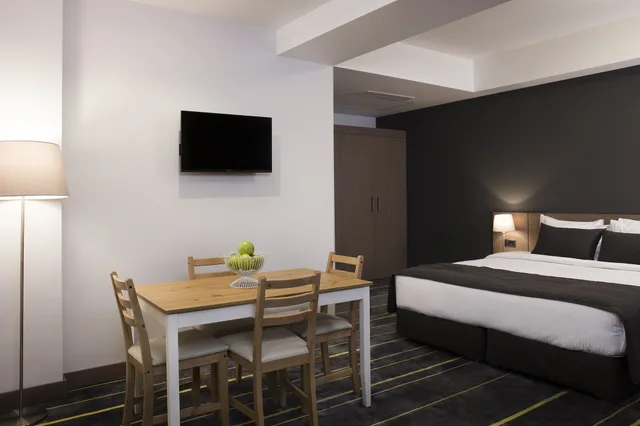 جناح استوديو بسرير كينج مع أريكة، Nova Hotel Yerevan 2/3
